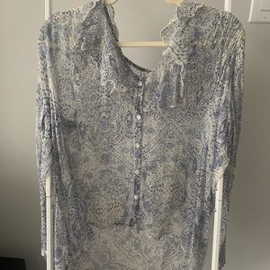 Light long sleeve top